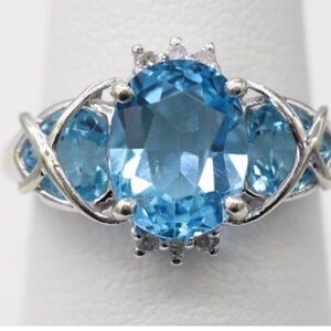 14K White Gold Ring W/ Oval Blue Sapphire Center & Heart Shaped